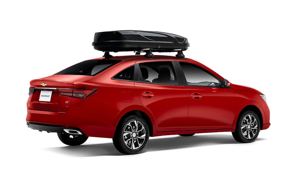 Conoce los 3 kits de accesorios originales para Chevrolet Aveo 2025 auto tipo sedán: Adventure, Appearance y Sport